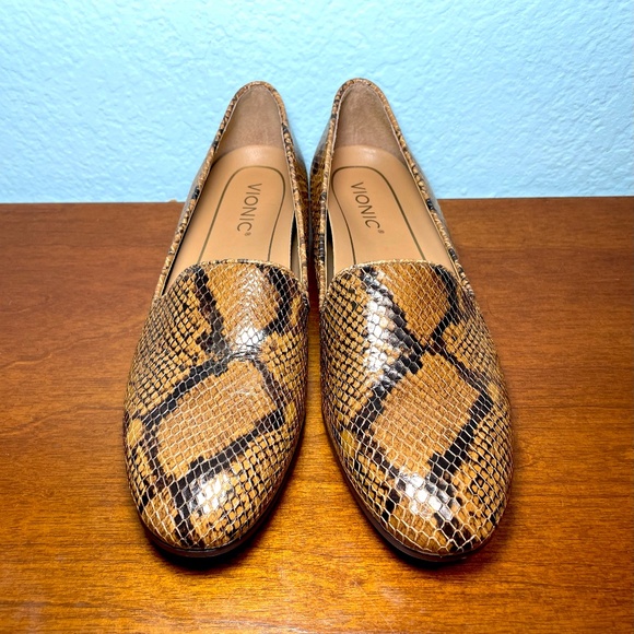 Vionic Willa Boa Print 8.5 Shoes Brown Tan Slip On Loafers NICE! Dress Comfort - Picture 1 of 11